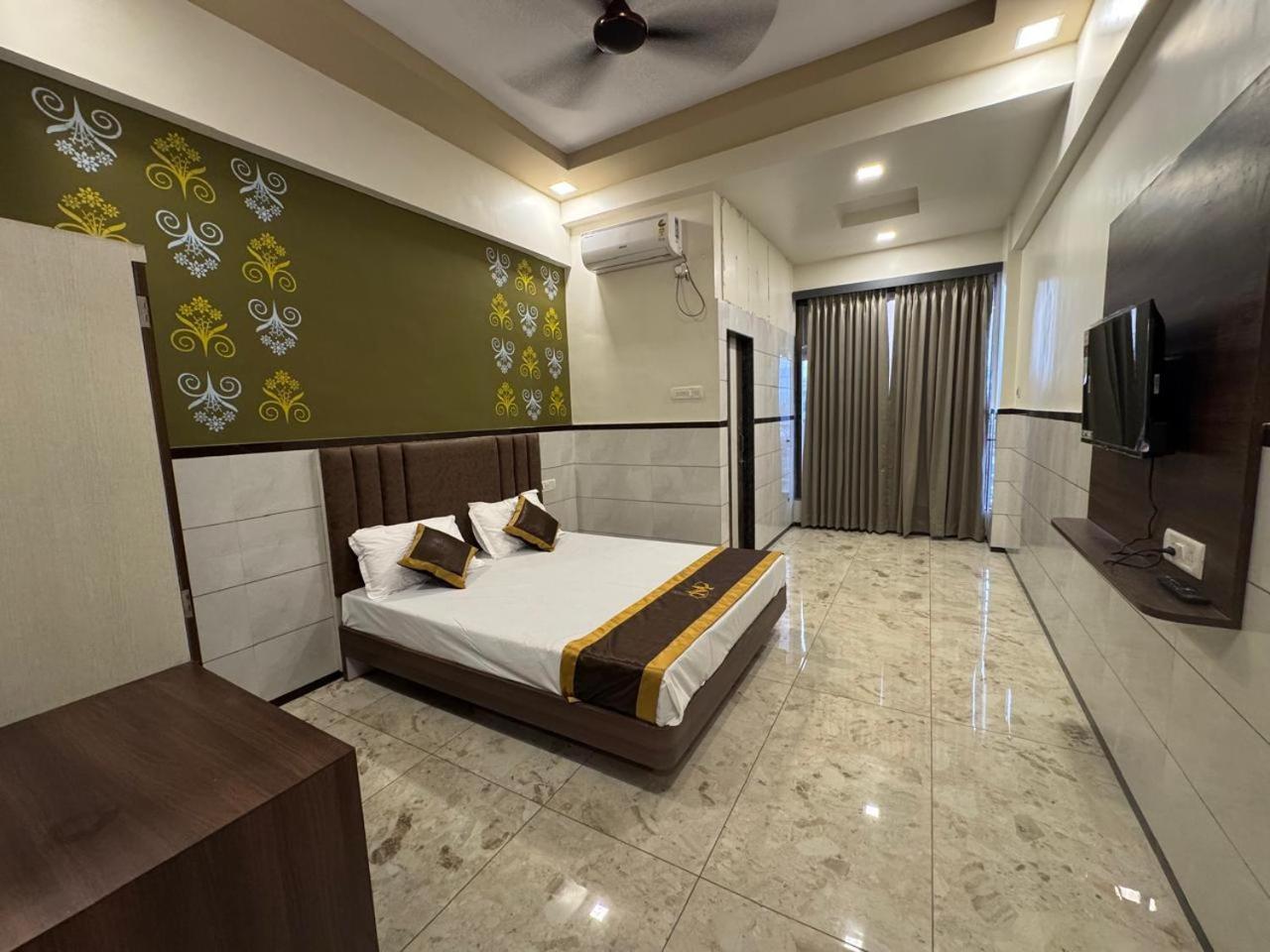 Majestic Inn Vasai Exterior photo